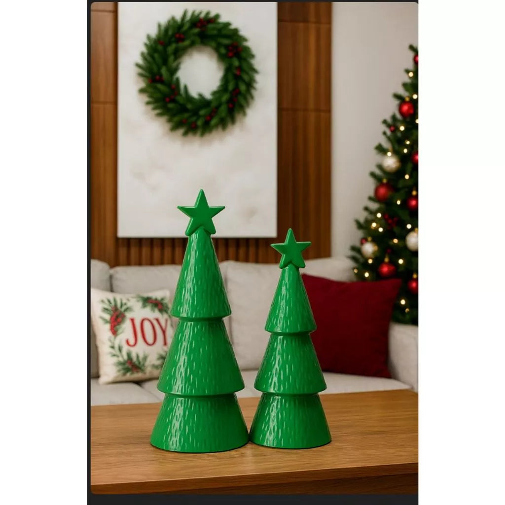Decore com elegância: Kit Dupla Árvore de Natal em cerâmica. Ideal para mesas, salas e aparadores. Charme e sofisticação natalina.