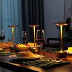 Luminária de Mesa Sem Fio iluminando uma área de trabalho com luz neutra ajustável.