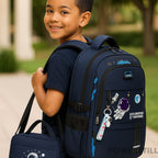 Prepare seu filho para a escola com o Kit Mochila Astronauta. Design 3D, lancheira térmica e estojo. Resistente e perfeito para meninos. Clique e compre já!
