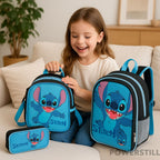 Kit escolar completo Lilo & Stitch com mochila de rodinha ergonômica, lancheira térmica e estojo duplo. Durabilidade e magia para sua filha.