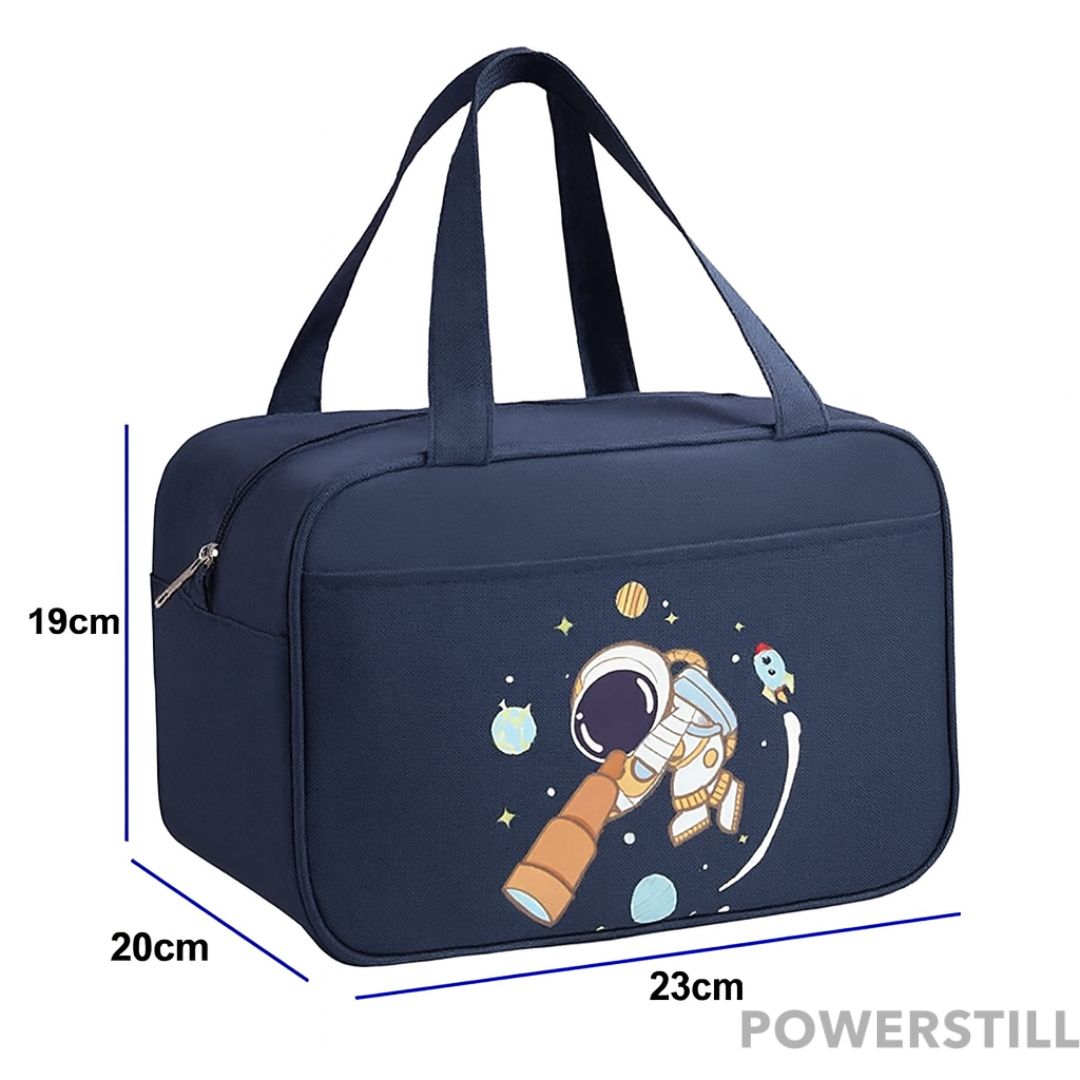 Prepare seu filho para a escola com o Kit Mochila Astronauta. Design 3D, lancheira térmica e estojo. Resistente e perfeito para meninos. Clique e compre já!