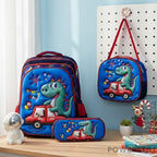 Transforme o volta às aulas! Kit Mochila 3D (Alto Relevo) + Lancheira Térmica + Estojo. Durabilidade, conforto e o super-poder que seu filho merece.