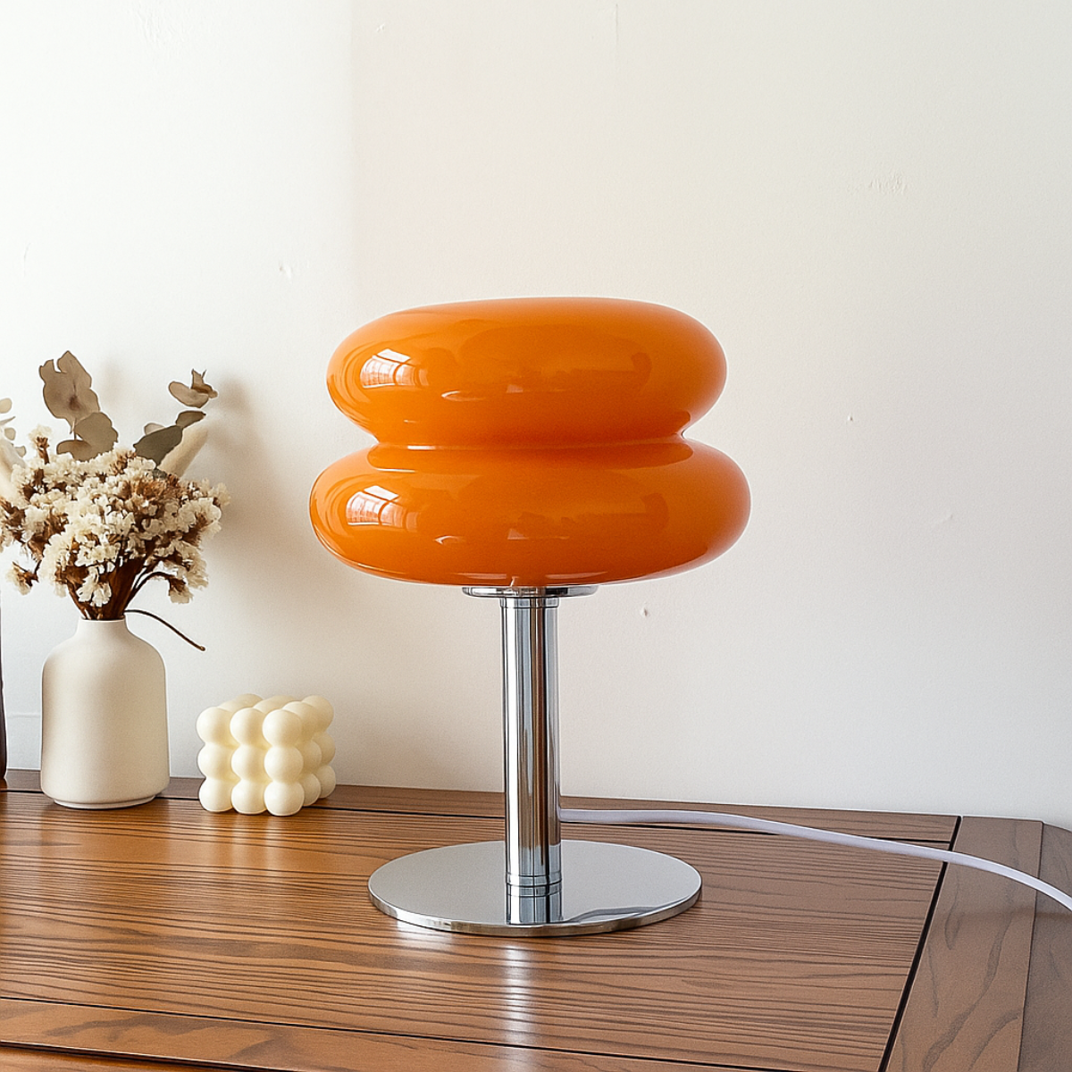 Eleve o Seu Espaço com um Toque de Elegância Moderna A Luminária de Mesa Moderna de Vidro e Inox é a união ideal entre elegância e resistência.