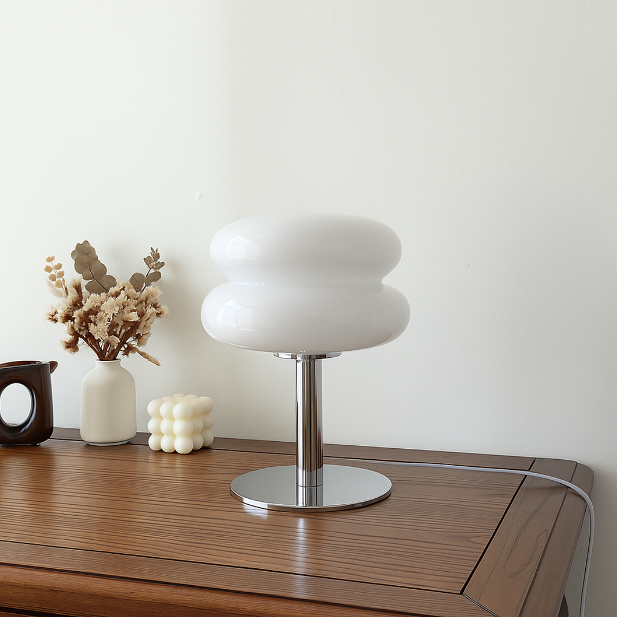 Eleve o Seu Espaço com um Toque de Elegância Moderna A Luminária de Mesa Moderna de Vidro e Inox é a união ideal entre elegância e resistência.