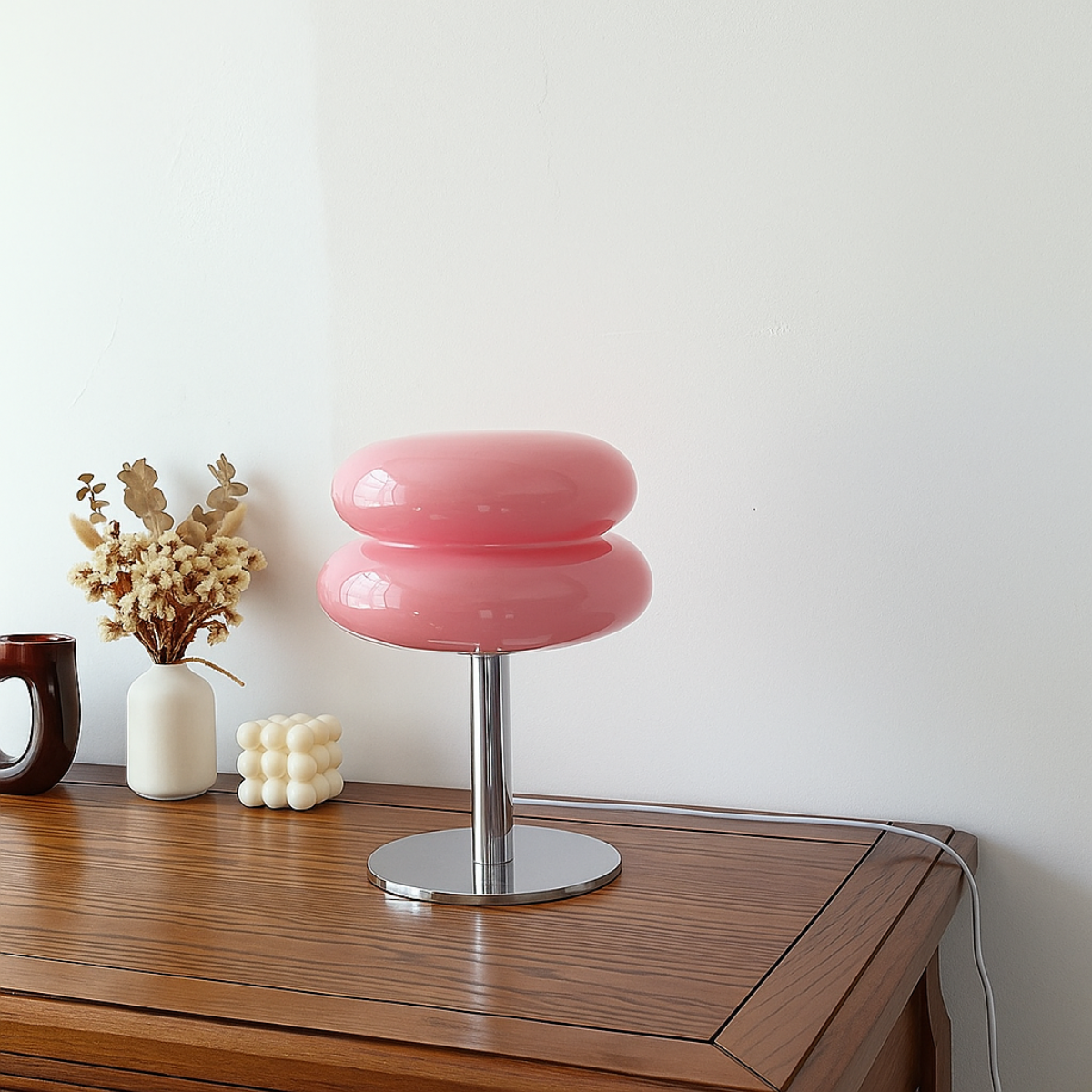 Eleve o Seu Espaço com um Toque de Elegância Moderna A Luminária de Mesa Moderna de Vidro e Inox é a união ideal entre elegância e resistência.