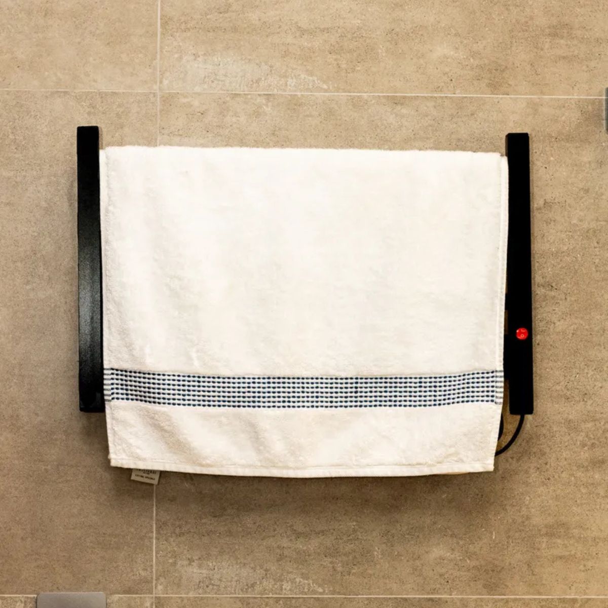 Toalheiro Térmico Bivolt Modelo Elegance 4 barras