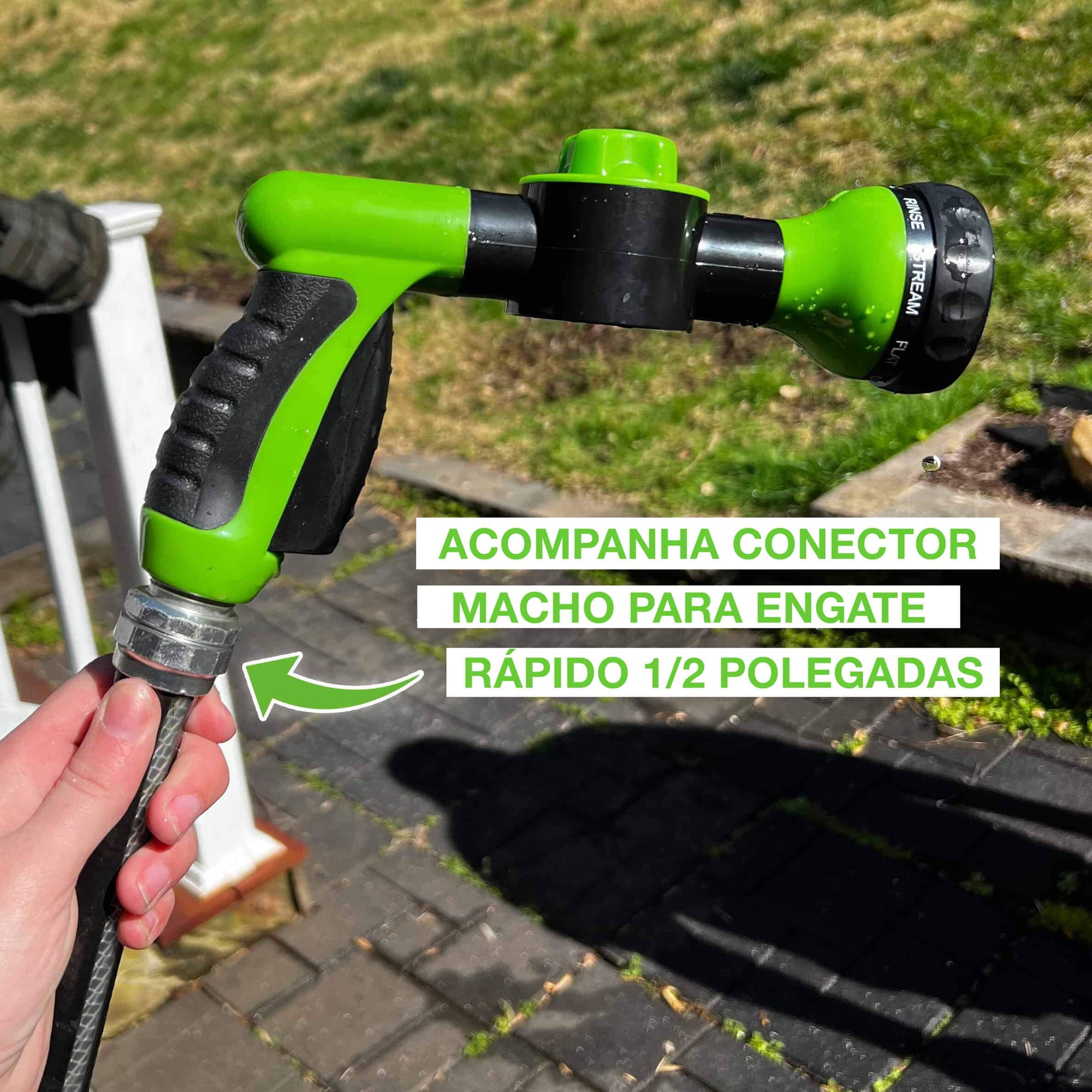 Pulverizador de Espuma Alta Pressão em ação, proporcionando um banho relaxante para um pet