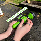 Pulverizador de Espuma Alta Pressão em ação, proporcionando um banho relaxante para um pet